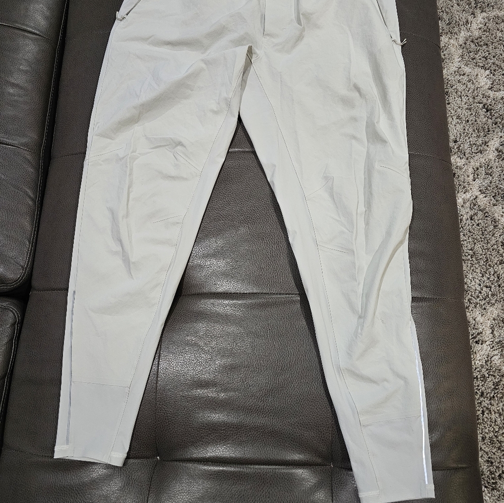 Lululemon surge hybrid